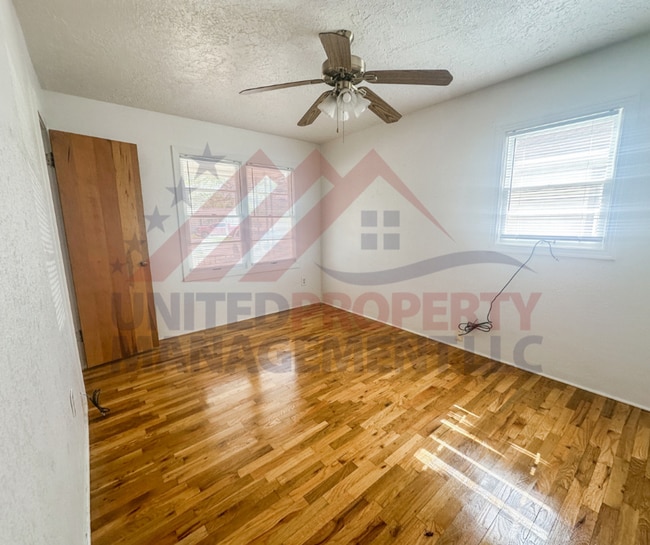 Building Photo - 3 bedroom 1 bathroom for rent