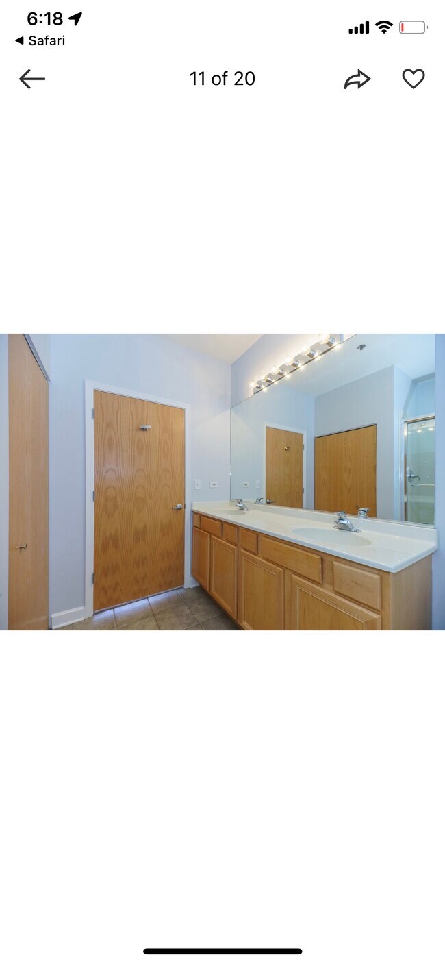 Building Photo - 221 E Cullerton St