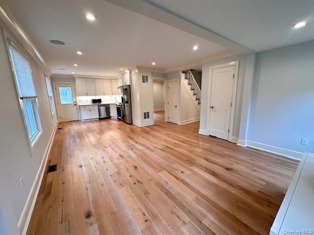 Building Photo - 414 Thompson St