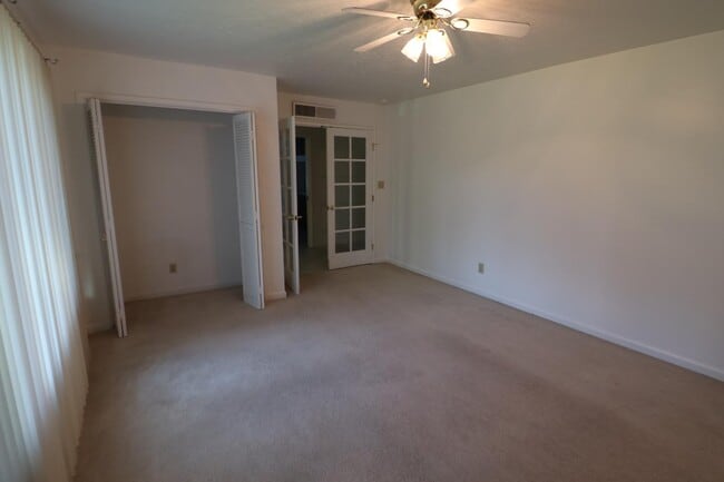 Building Photo - 1419 W Pinedale Ave