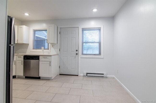 Building Photo - 72 Tudor Ln