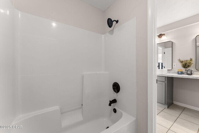 Building Photo - Beautiful Home w/ Modern Upgrades on Half an Acre – Ideal for Long-Term Rental!