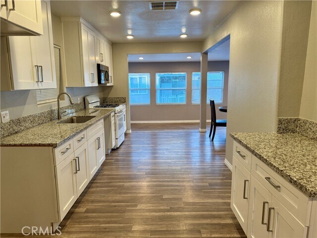 Building Photo - 732 Niles St