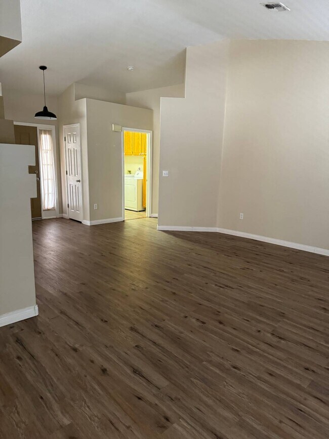 Building Photo - 5904 Alimar Dr