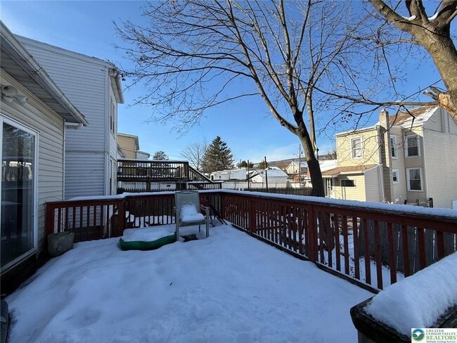 Building Photo - 301 Penn St