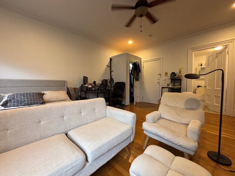 Building Photo - 85 Charles St