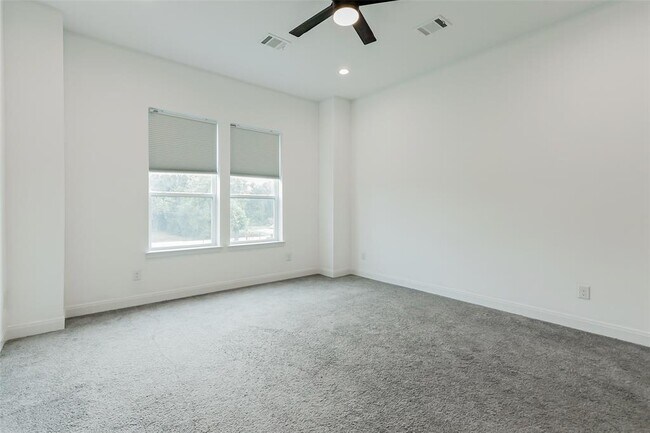 Building Photo - 7810 Kenton St
