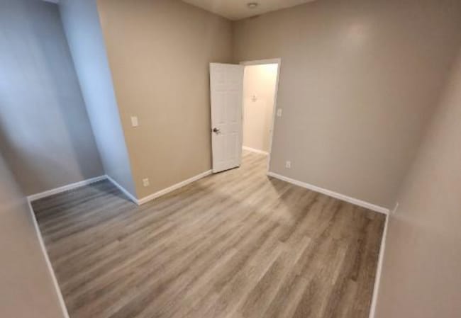 Building Photo - 348 W Queen Ln