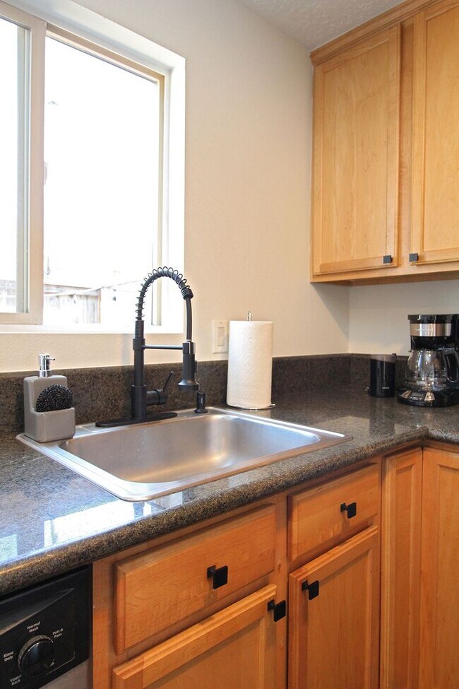 Building Photo - Super Charming FULLY FURNISHED 1 Bedroom M...