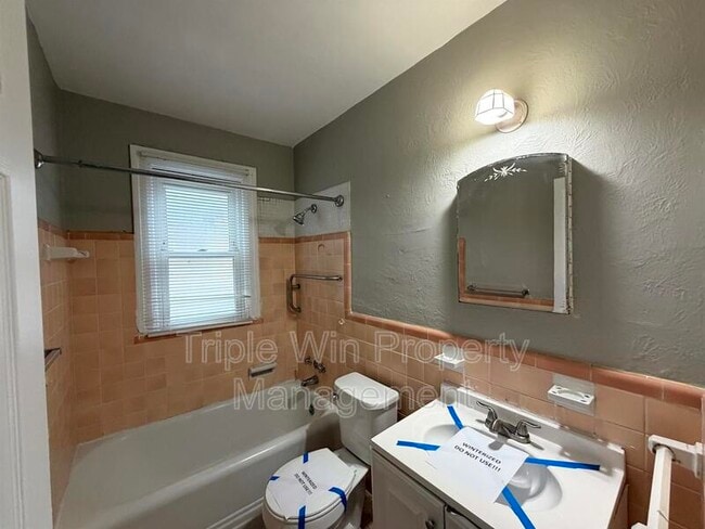 Building Photo - 2527 Switzer Ave