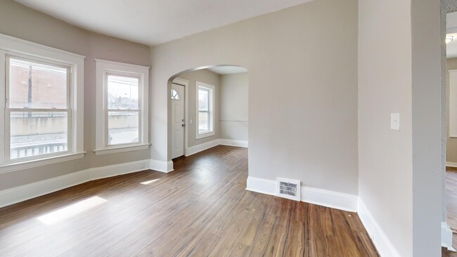 Building Photo - Lease to own! 5 bedroom/1 bath, Old Brooklyn.