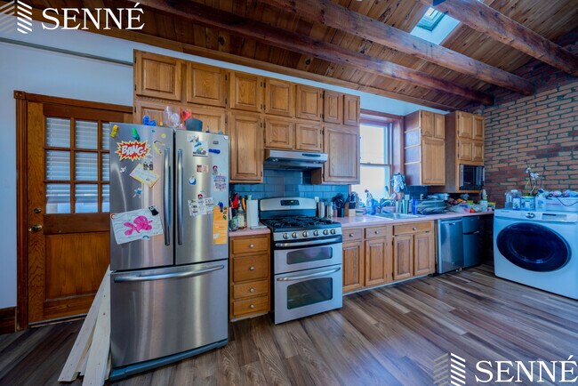 Building Photo - 15 Chelsea St