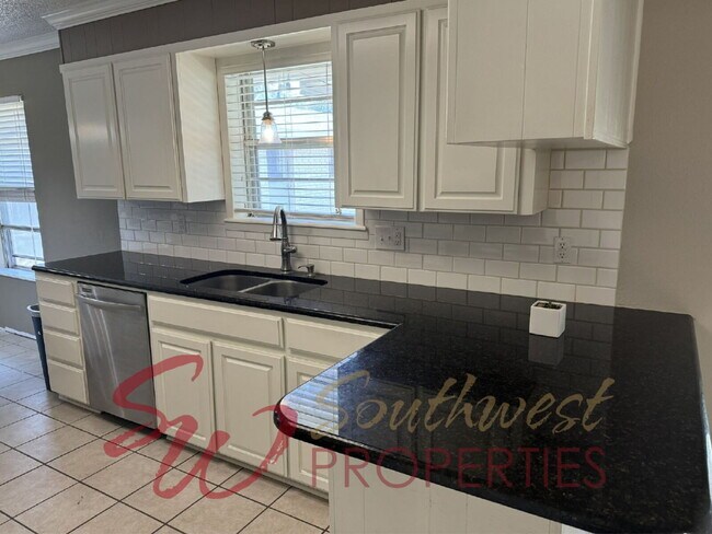 Building Photo - Lovely, spacious home that welcomes you in!