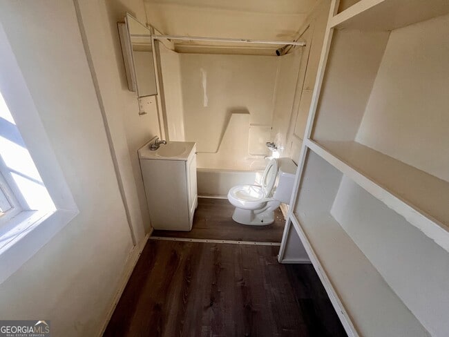 Building Photo - 1202 Juniper St