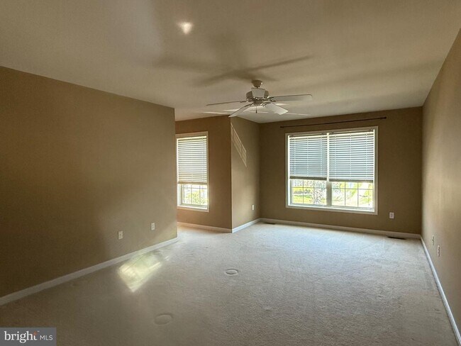 Building Photo - 2082 Deer Run Dr