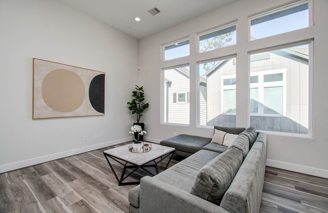 Building Photo - 774 Paul Quinn St