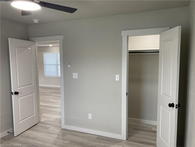 Building Photo - 10423 Preston Ct