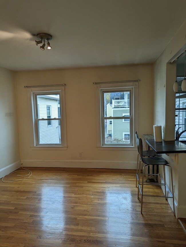 Building Photo - SEPTEMBER 1 Somerville Union Sq 1 BR with deck