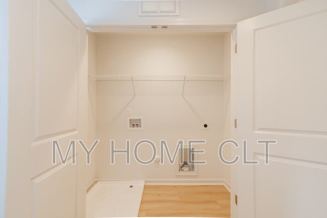 Building Photo - 2719 Capitol Dr