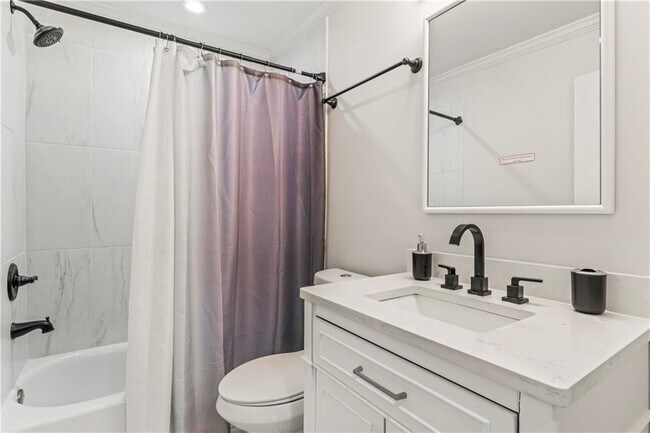 Building Photo - 1129 Graymont Dr SW