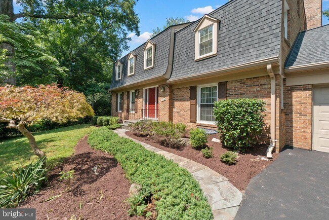 Building Photo - 9704 Hall Rd
