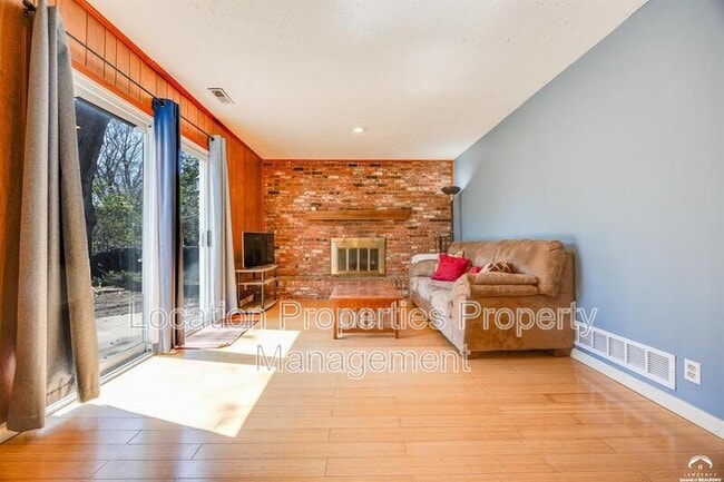 Building Photo - 3421 W 10th Pl