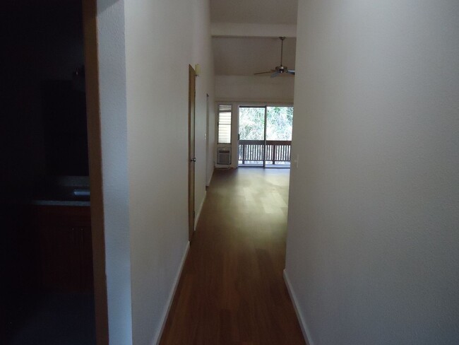 Building Photo - Newtown Meadows Clean 2 Bedroom, 2 Bath, w...