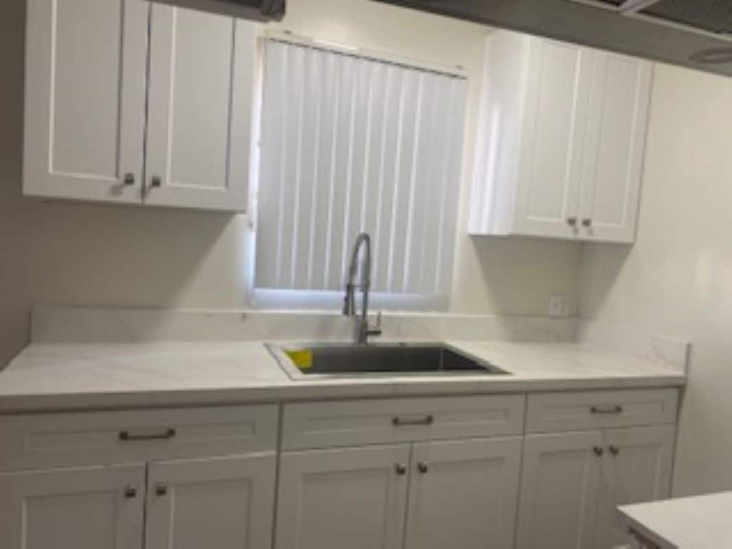Building Photo - 626 E Chevy Chase Dr