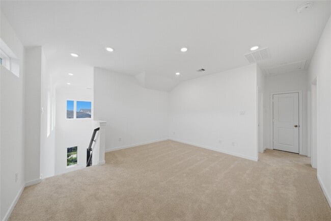 Building Photo - 27039 Blue Pool Dr