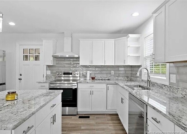 Building Photo - 150 Della Dr