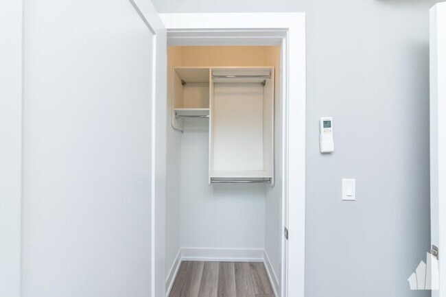 Building Photo - 1 bedroom in Chicago IL 60613