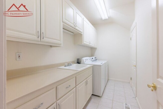 Building Photo - 10415 Stern Ave