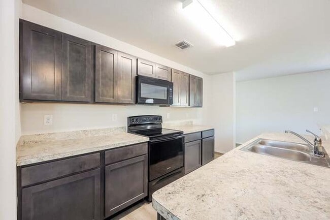 Building Photo - 3639 Somers Crest