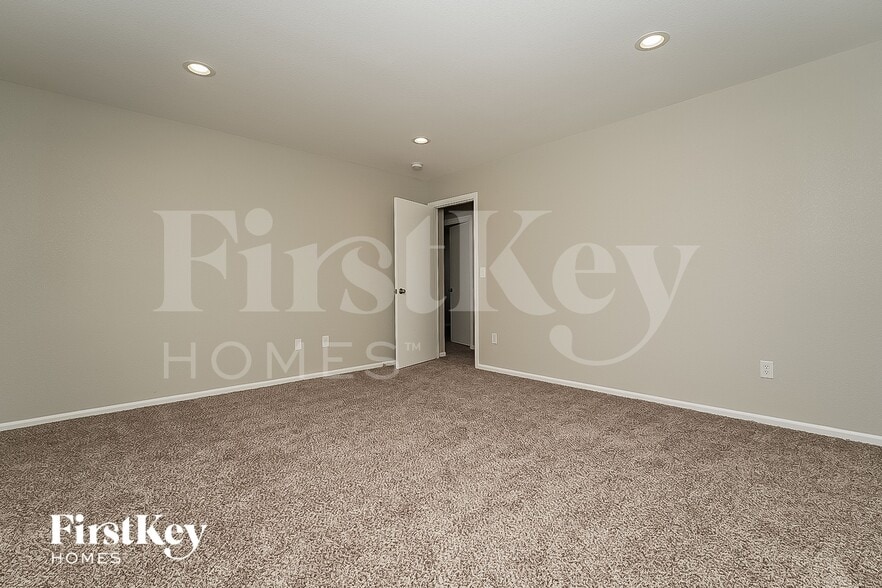 Building Photo - 10123 Elm Ct