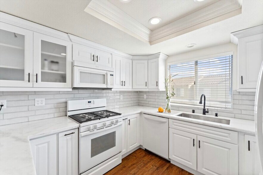 Building Photo - 35 Fleurance St