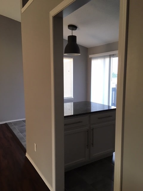 Building Photo - 708 S Red Oaks Cir