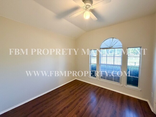 Building Photo - 125 Logan Ln