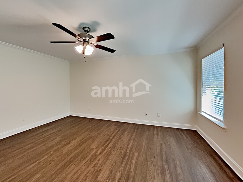 Building Photo - 3557 Okelly Dr