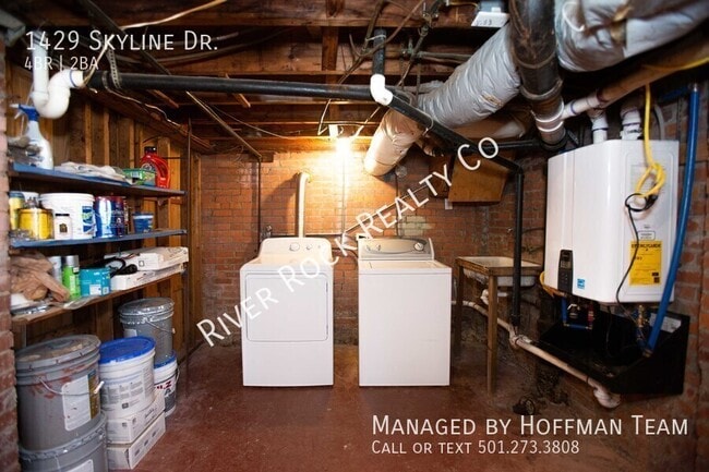 Building Photo - 1429 Skyline Dr