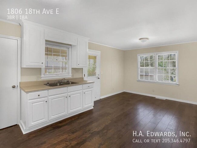 Building Photo - 1806 18th E Ave