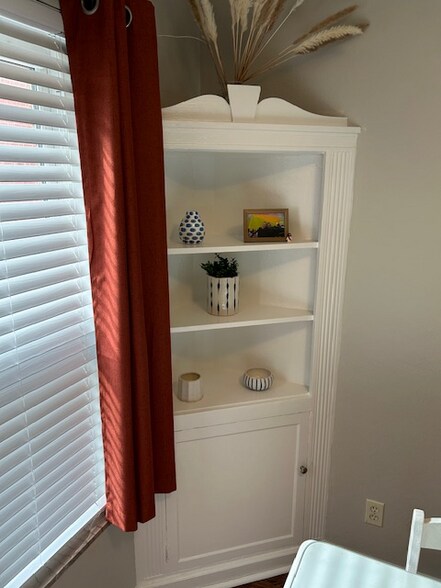 Building Photo - 6219 Nagel Ave