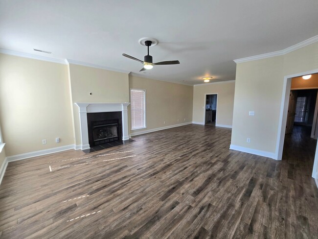 Building Photo - 3 Bed / 2 Bath Hampton Cove/ Owens Cross R...