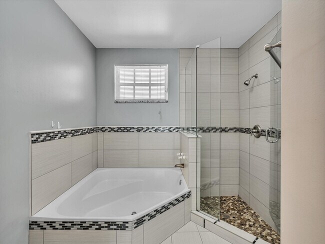 Building Photo - 13400 NW 5th Ct