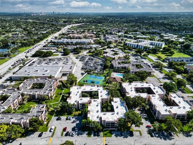 Building Photo - 10425 SW 112th Ave