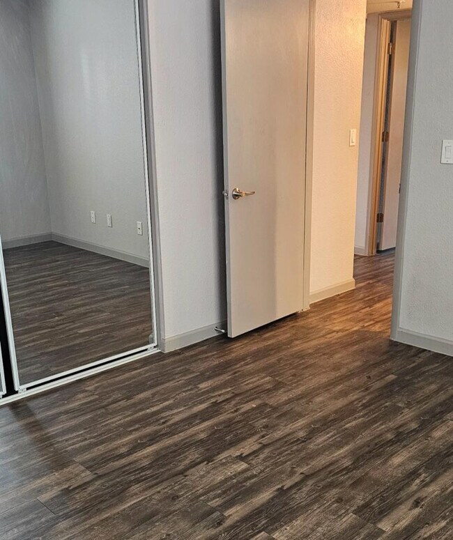 Building Photo - 4704 E Paradise Village Pkwy N