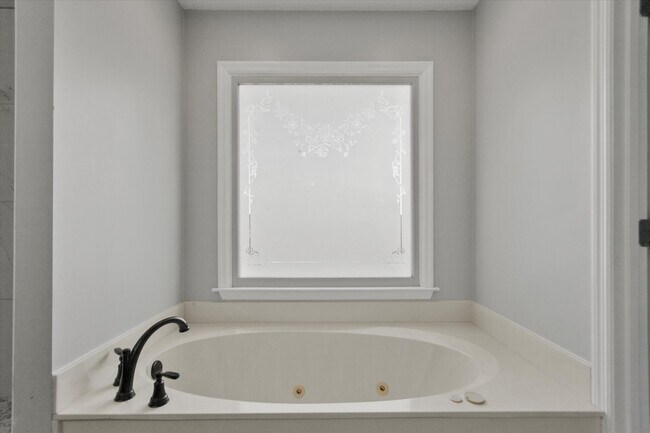 Building Photo - 300 Early Harvest Ct