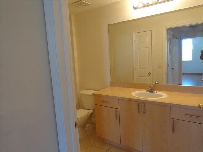 Building Photo - 533 NE 3rd Ave