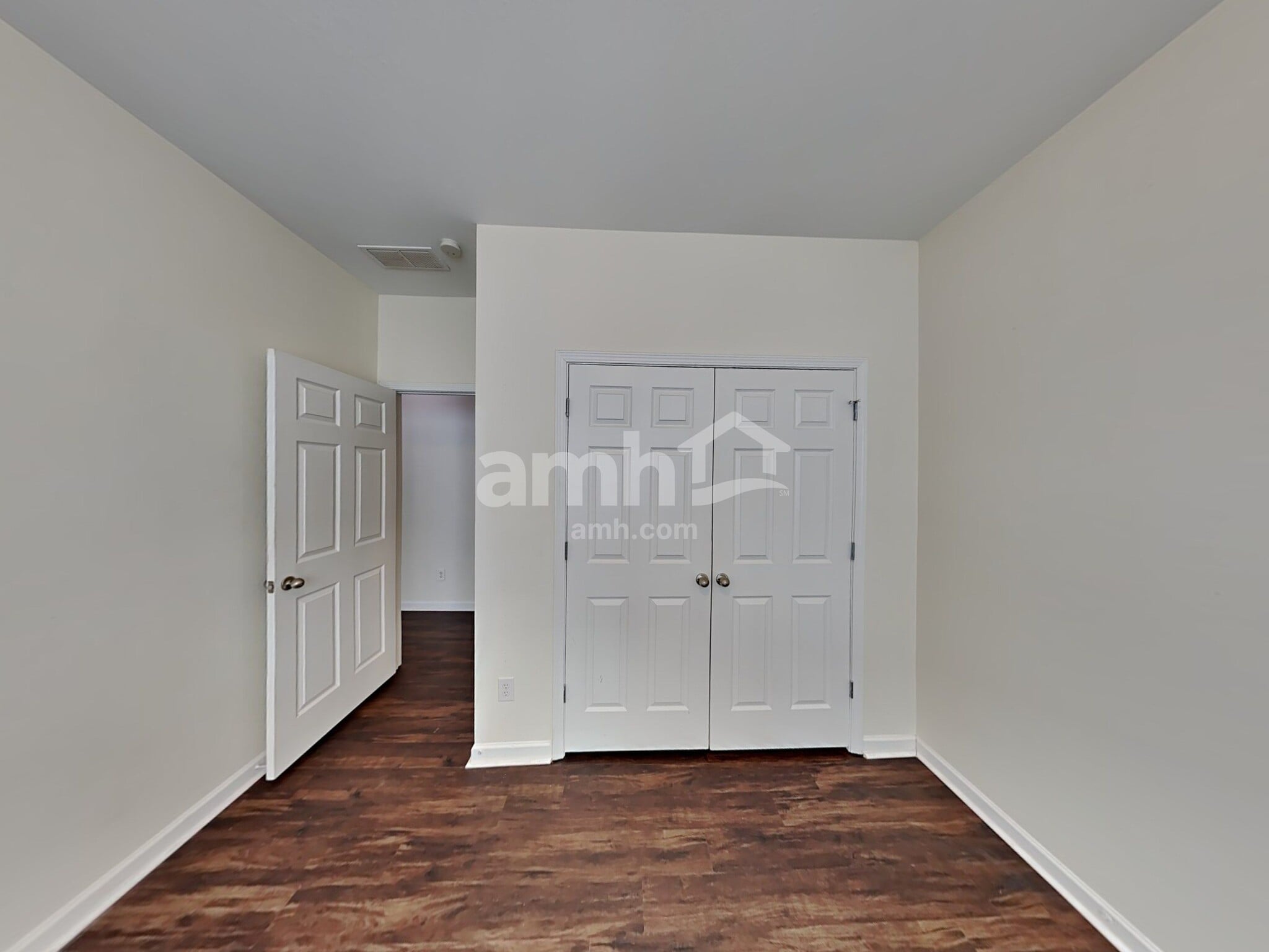 Building Photo - 192 Greenview Dr