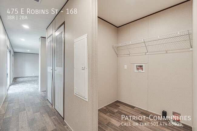 Building Photo - 475 E Robins St