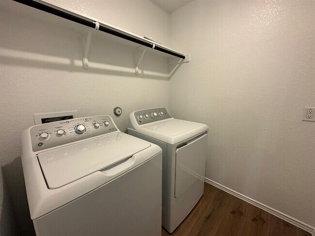 Building Photo - 1404 Marley